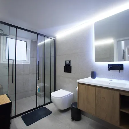 Aris Kallithea- Big & Bright 3 Bedroom Apartment